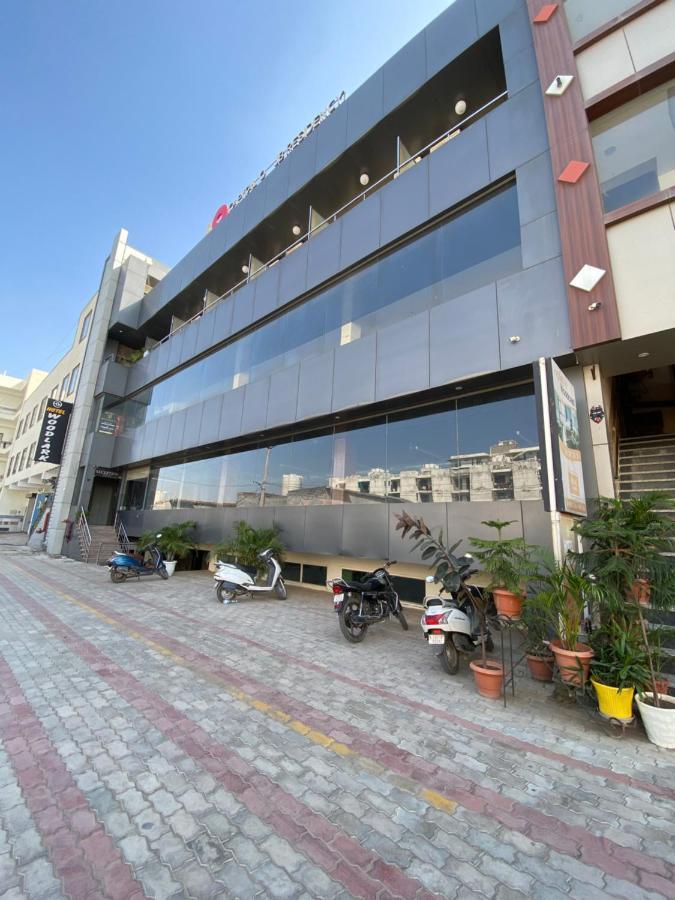 فندق Jb Residency Zirakpur !! Top Rated & Most Awarded Property In Zirakpur المظهر الخارجي الصورة