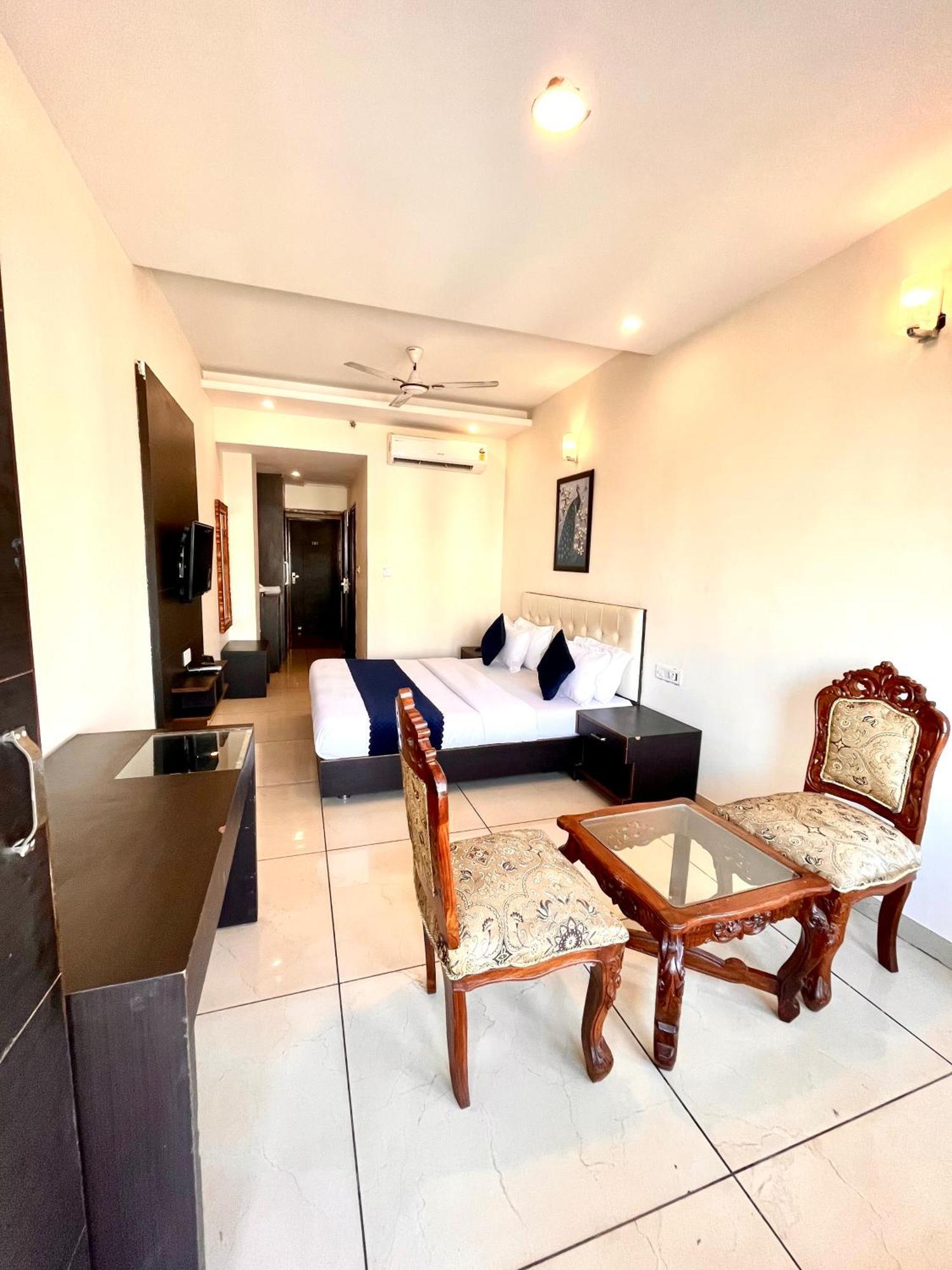 فندق Jb Residency Zirakpur !! Top Rated & Most Awarded Property In Zirakpur المظهر الخارجي الصورة