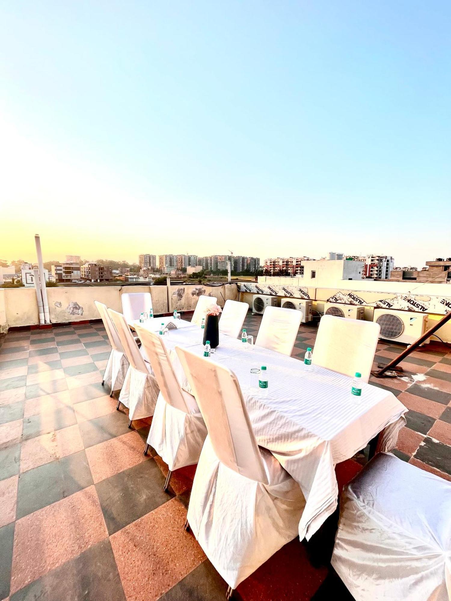 فندق Jb Residency Zirakpur !! Top Rated & Most Awarded Property In Zirakpur المظهر الخارجي الصورة